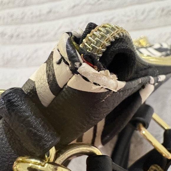 Betsey Johnson Black and White Chevron Crossbody Bag - Picture 8 of 12